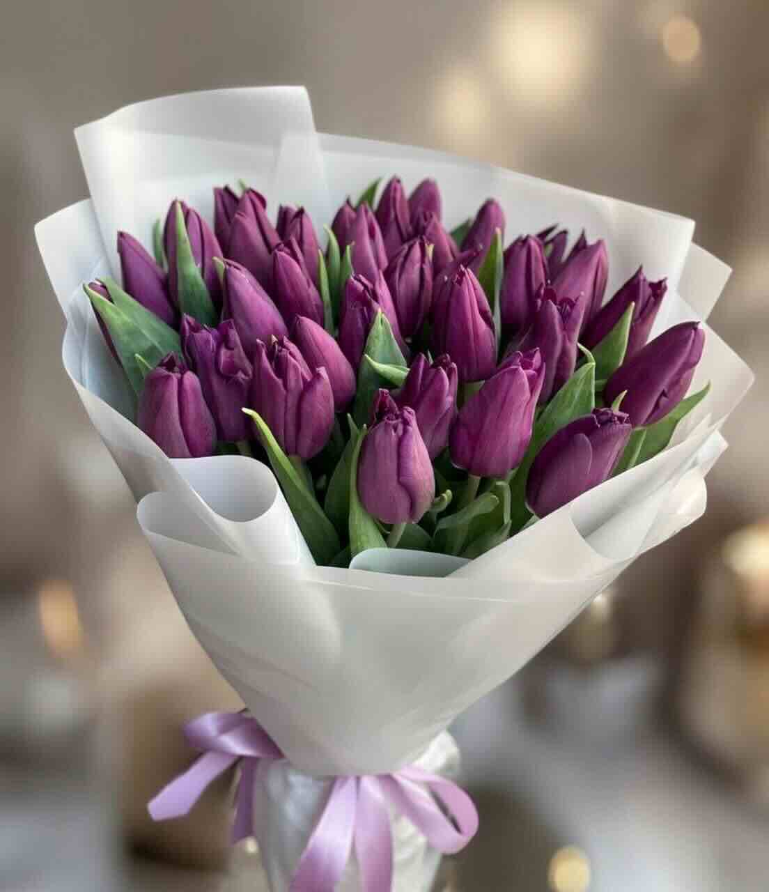 Букет із 35 фіолетових тюльпанів - Зображення 2