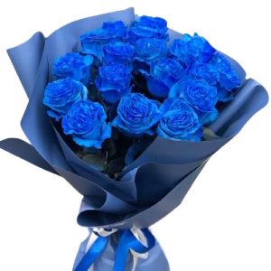 Букет із 15 імпортних синіх троянд