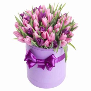 Композиція в коробці із 51 тюльпана