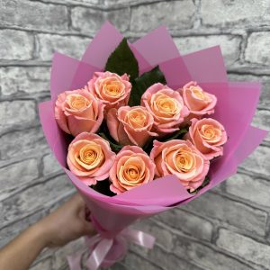 Букет із 9 рожевих троянд Місс Піггі