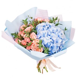 Букет із гортензії та рожевої кущової троянди