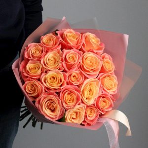 Букет із 19 рожевих троянд