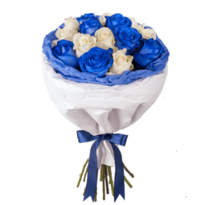 Букет із 15 білих і синіх імпортних троянд