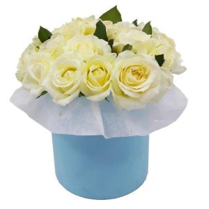 Біла троянда в стильній коробці