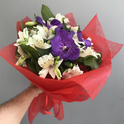 Букет з альстромерії та орхідеї "Саванна"