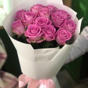 Букет із 11 рожевих троянд