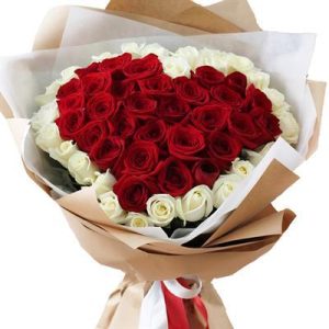 Букет із 51 троянди у формі серця