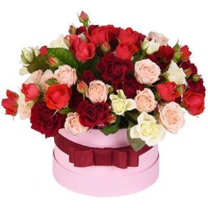 Капелюшна коробка з кущовими трояндами