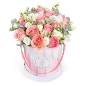 Композиція в коробці із еустоми та трояндами