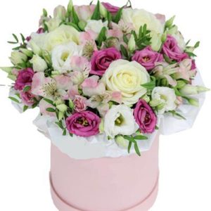 6549513697_korobochka-z-eustomi Ніжна композиція з троянд, еустоми та альстромерій