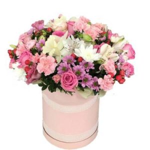 Ніжний мікс троянд, хризантем і альстромерій в коробці