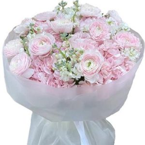 6549522354_nizhna-kompozitsiya-z Букет із ранункулюсами,гортензії та матіоли