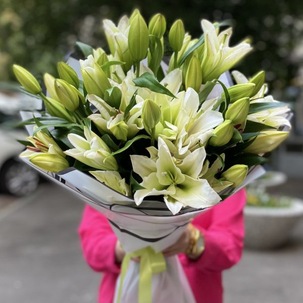 Шикарний букет із 15 лілій «Королівські лілії»