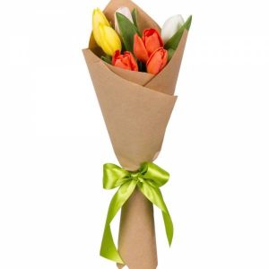 Букет із 7 різнокольорових тюльпанів