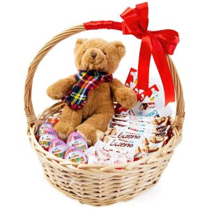 Кошик солодощів з кіндерами та ведмедиком