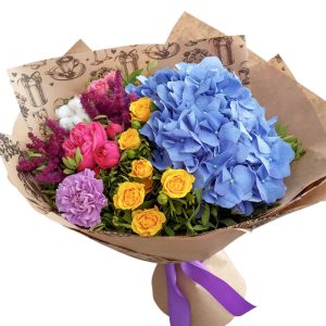 Букет з гортензії,троянди та гвоздики