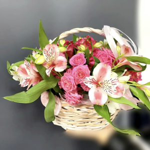6659130480_dostavka-tsvetov-mini-kompliment Кошик із альстромерії та троянди