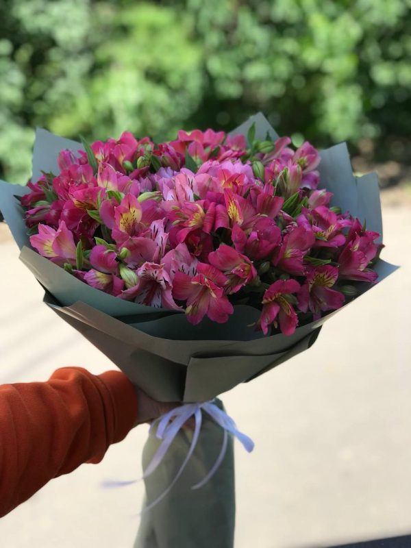 Букет із 15 рожевих альстромерій