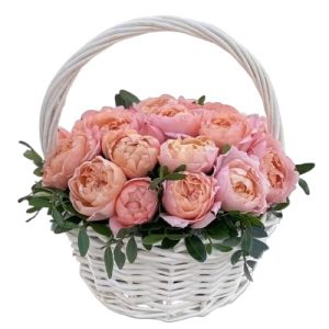 Кошик із 7 півонієподібних троянд Джульєтта