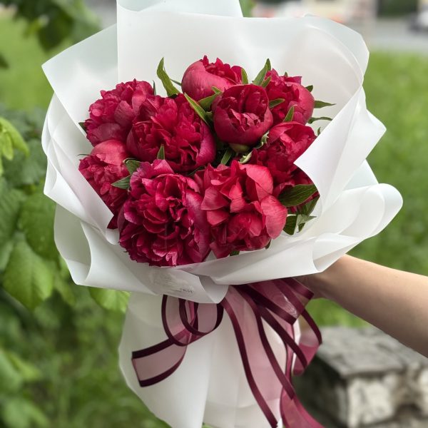 Букет із 9 півоній