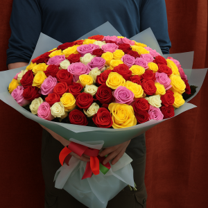 101 троянда в кольоровому міксі