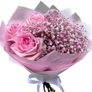 Ніжний букет з півонієподібної троянди та гіпсофіли