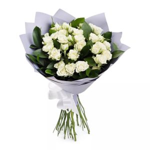 Букет із 7 гілок кремової кущової троянди "Карамель"