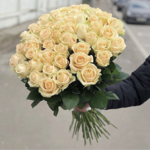 Букет із 39 кремових троянд «Ваніль»