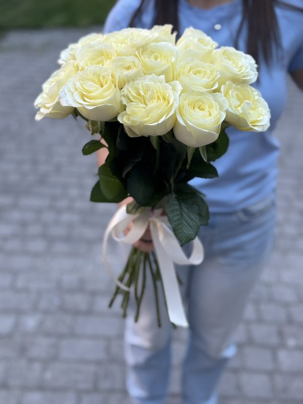 Букет із 17 білих троянд «Для неї» - Зображення 5