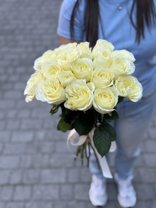Букет із 17 білих троянд «Для неї» - Зображення 6