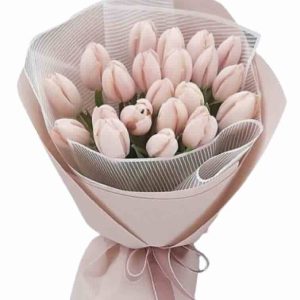 Букет із 21 персикових тюльпанів