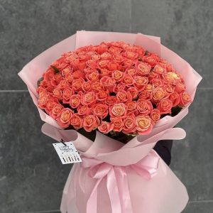 Букет із 101 троянди Місс Піггі