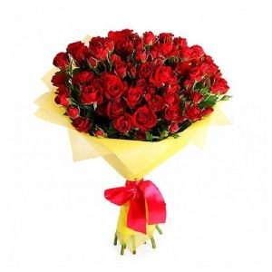 h1p0asuk6k8kd5nnft01ilxkb61o72ix Букет із 13 гілок червоної кущової троянди