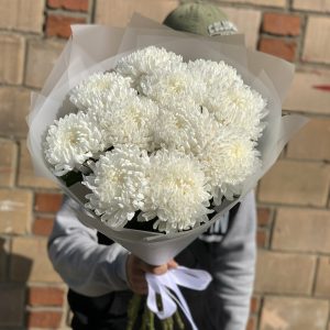 Букет із 11 білих великих хризантем